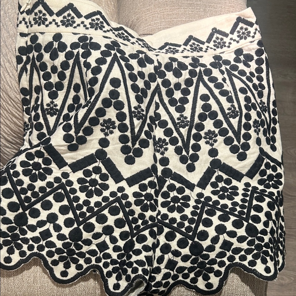 Zara Black and White Patterned Women Shorts